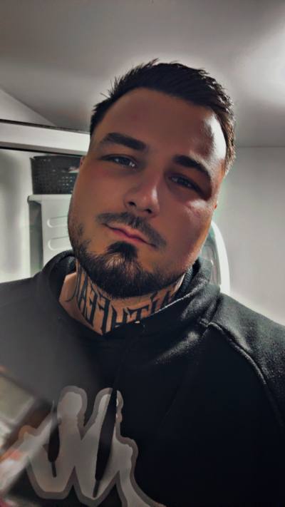 Thomas 28 лет Tupigny Франция