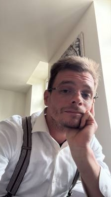 Adrien 32 лет Auxerre Франция