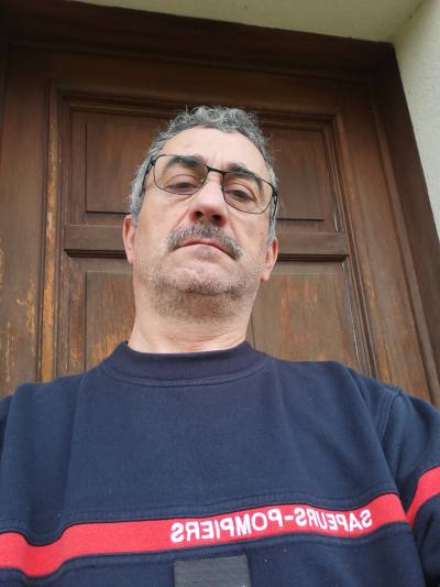 Thierry 58 лет Chamboulive Франция