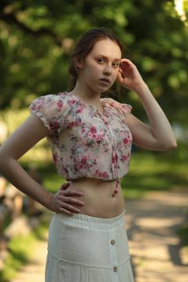 Anna 25 ans Engels Russie