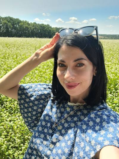 Karina 34 ans Kharkiv Ukraine
