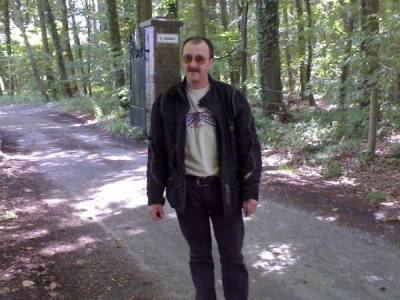 Yves 63 ans Courcelles Belgique