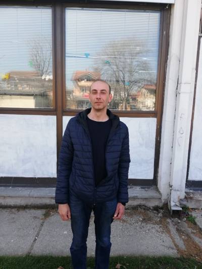 Alex 45 ans Skopje Slovénie