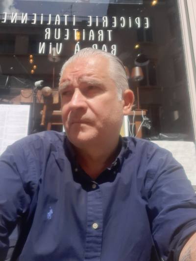 Bruno 59 лет Marcq En Baroeul Франция
