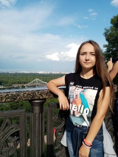 Anaztasiiu 22 ans Valaha Ukraine