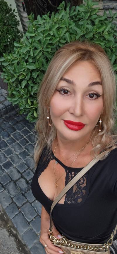 Irina 52 ans Sochi Russie