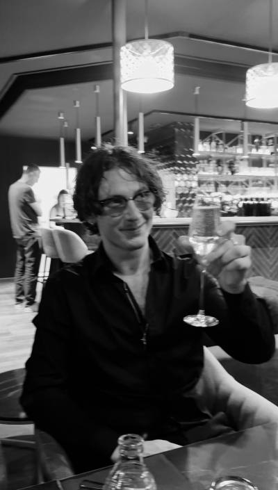 Florian 23 лет Beziers  Франция