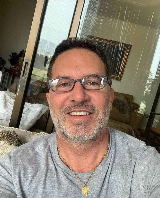Nicolas 62 ans California  Royaume-Uni