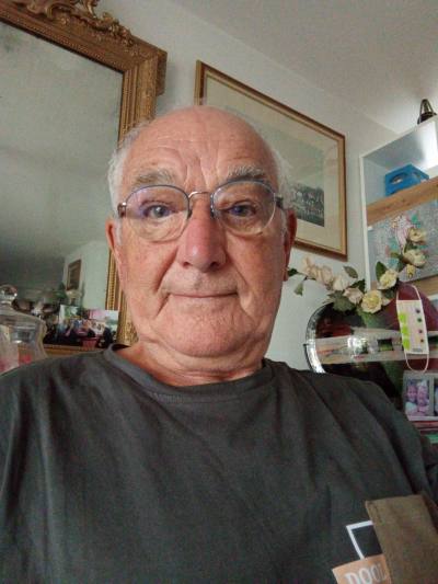 Michel 57 ans Auray  France