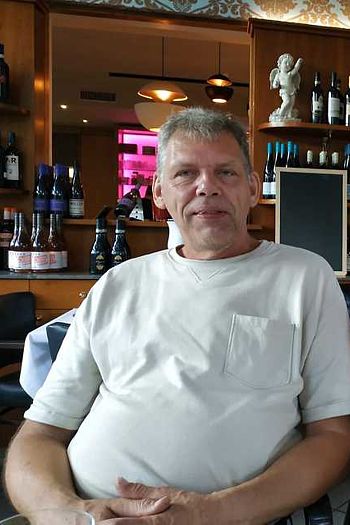 Roger 59 ans Gelnhausen Allemagne