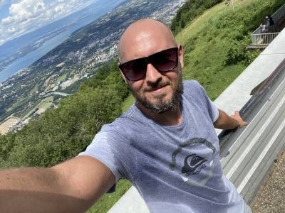 Mehdi 42 ans Genève  Suisse