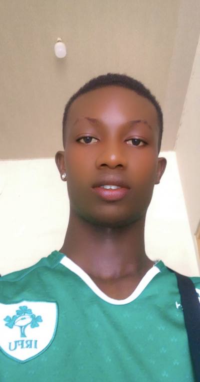 Delor 24 лет  Франция