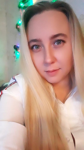 Olga 35 ans Yalta Russie