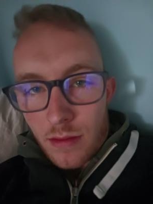 Clément 22 ans Morlais France