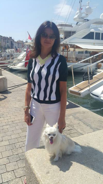 Julia 57 ans Sankt-petersburg Russie