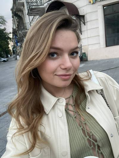 Darina 25 ans Poltava Ukraine
