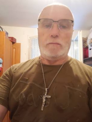 Patrick 61 лет Conches  Франция