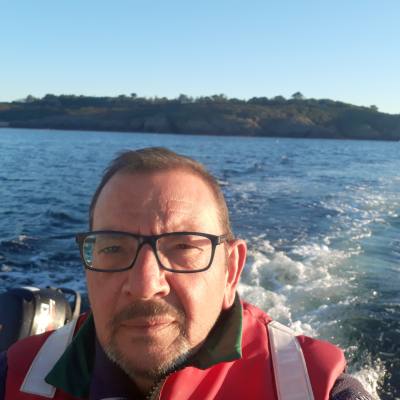 Julien 60 лет Lorient  Франция
