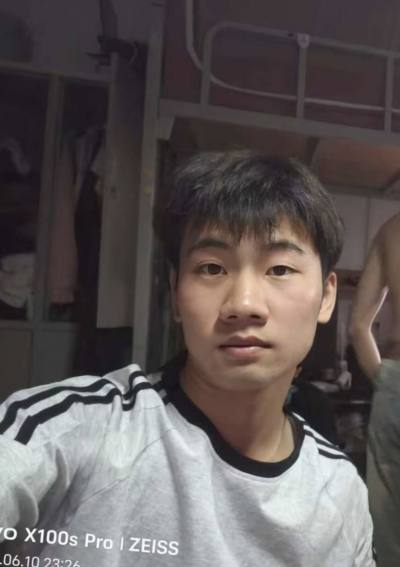 梁宇 19 лет 长春 Китай