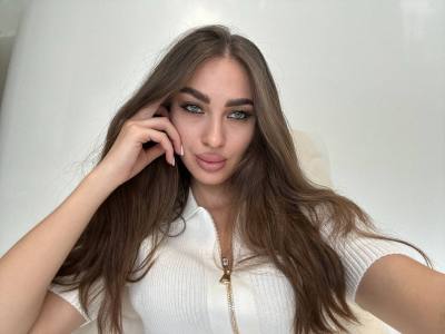 Kira 28 ans Melitopol Ukraine