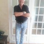 Guy 76 лет Blaye Франция