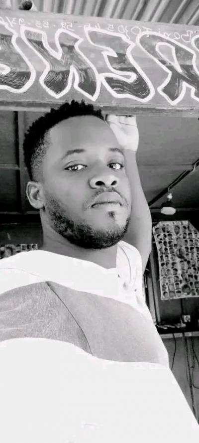 Alain 30 лет Soweto  Южная Африка