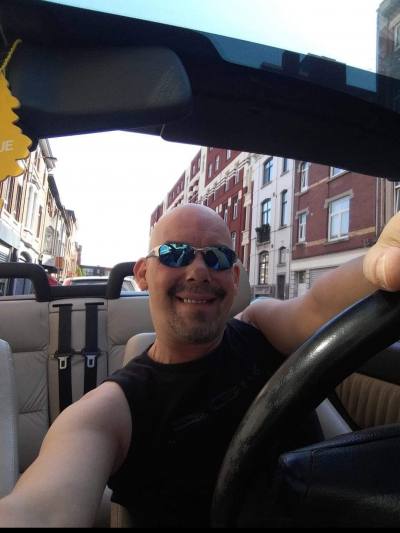 Eric 51 ans Liege Belgique