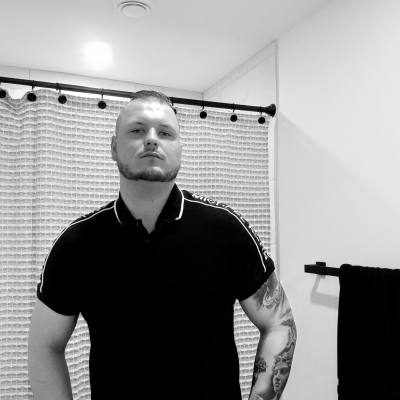 Alexandre 29 лет Longueuil Канада