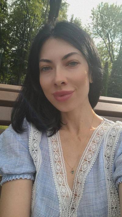 Karina 34 ans Kharkiv Ukraine