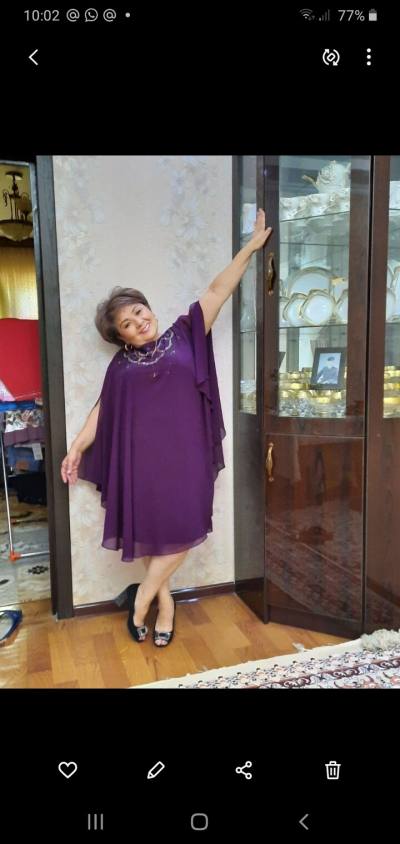 Emilia 61 Jahre Tashkent Usbekistan