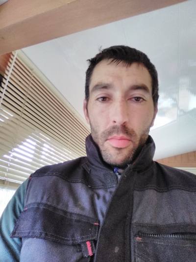 Damien 39 ans Mauzens Et Miremont France