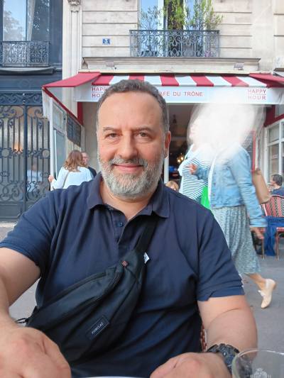 Nino 48 лет Paris Франция