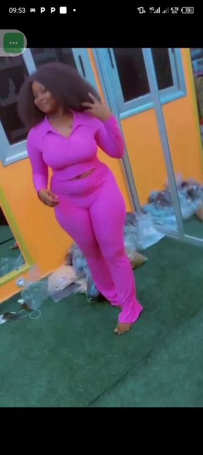 Raïna 21 ans Bobo Dioulasso Afrique du Sud