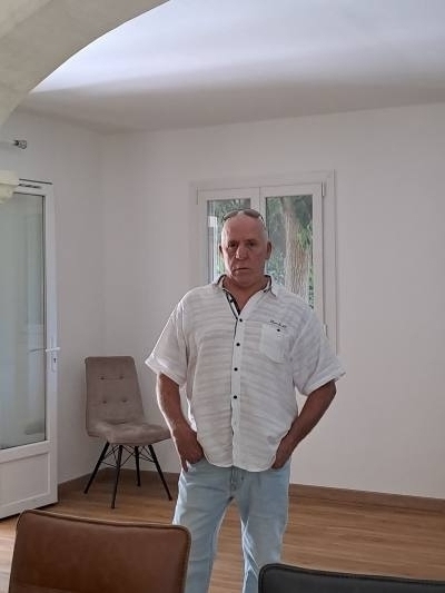 Antoine 66 лет Fuveau Франция
