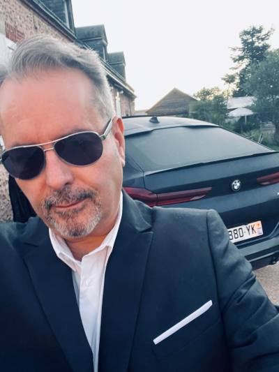Chris 44 ans Paris France