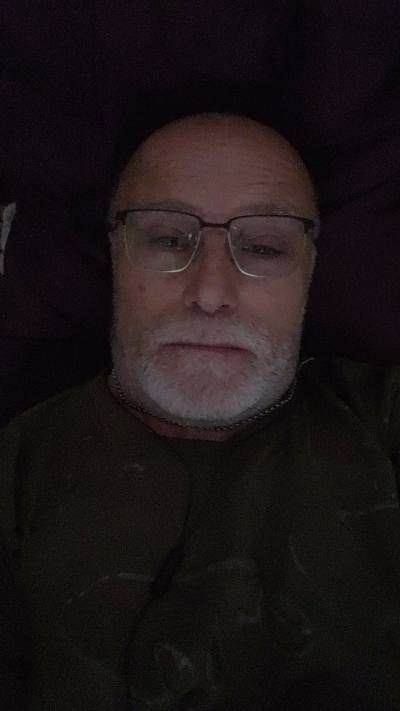Patrick 61 лет Conches  Франция