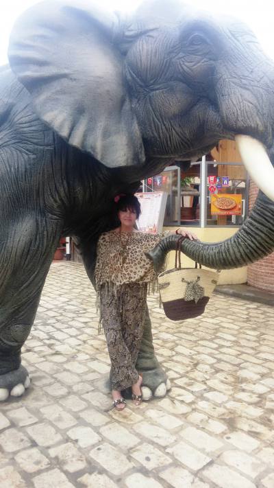Aalina 59 ans Saint Petersburg Russie