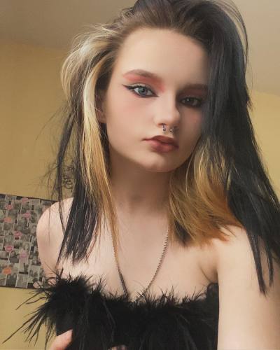 Лиза 19 ans Жодино Biélorussie