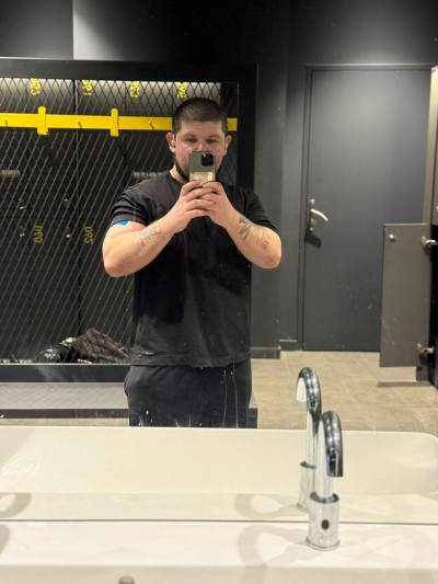 Levani 33 лет Laval Франция