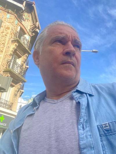 Bruno 59 лет Marcq En Baroeul Франция