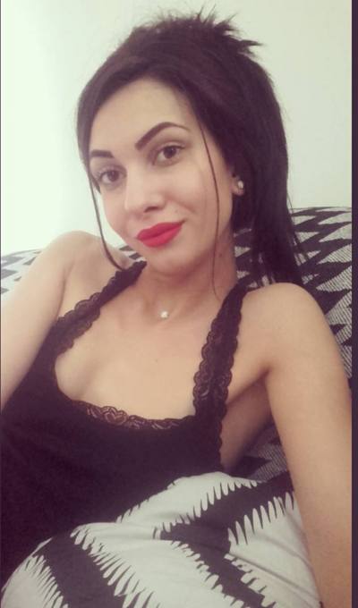 Yana 31 ans Lyon France