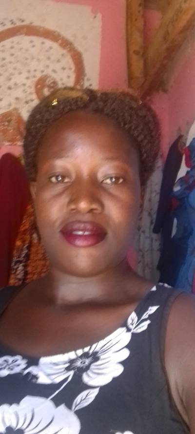 Naula 22 ans Jinja Inde
