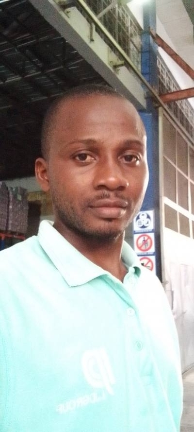 Donald 31 лет Douala  Южная Африка