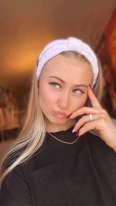 Valéria 25 ans Svetogorsk Russie
