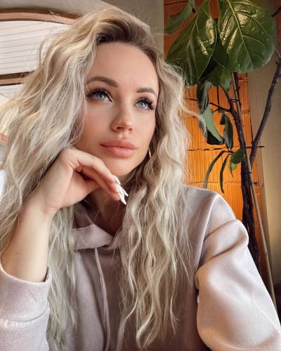 Alina 34 ans Hotyn Ukraine