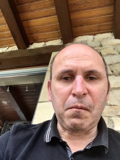 Arnaud 52 ans St Geniez D Olt Belgique