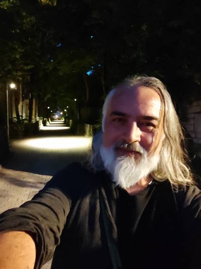 Caronte 54 ans Paris France