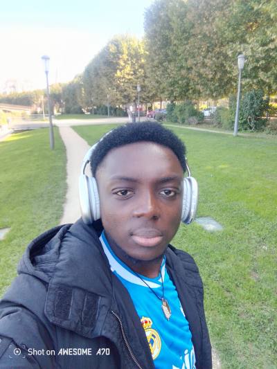 Loic 24 лет Loiret  Франция