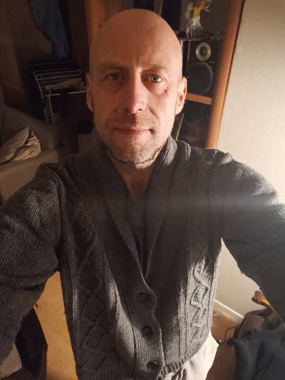 Nicolas 44 лет Caen Франция