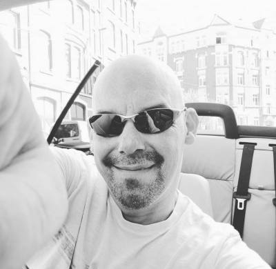 Eric 51 ans Liege Belgique